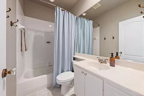 Bath - 68 Live Oak Cir, Tequesta, FL 33469 photo 2 of 4