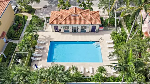 Exterior - 68 Live Oak Cir, Tequesta, FL 33469 photo 7 of 8