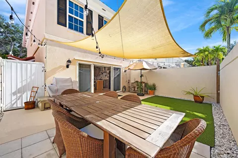 Exterior - 68 Live Oak Cir, Tequesta, FL 33469 photo 2 of 8