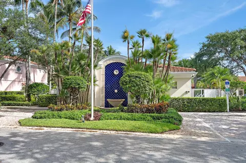 Exterior - 68 Live Oak Cir, Tequesta, FL 33469 photo 8 of 8