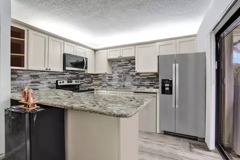 9993 NW 7th St, Plantation, FL 33324