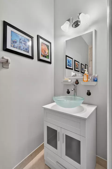 Bath - 319 E Bay Cedar Cir, Jupiter, FL 33458 photo 2 of 8