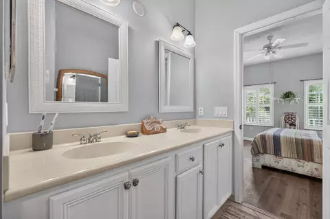 Bath - 319 E Bay Cedar Cir, Jupiter, FL 33458 photo 5 of 8