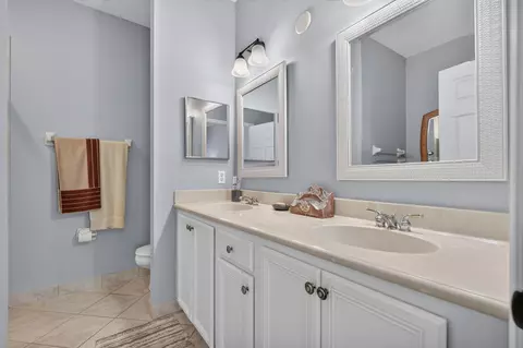 Bath - 319 E Bay Cedar Cir, Jupiter, FL 33458 photo 4 of 8