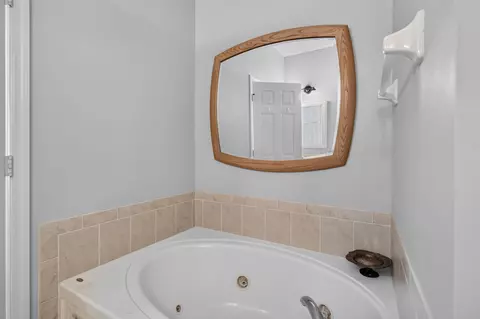 Bath - 319 E Bay Cedar Cir, Jupiter, FL 33458 photo 6 of 8