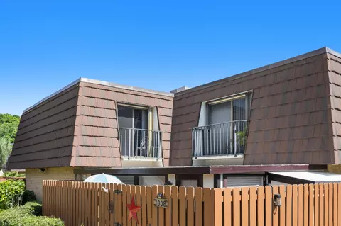 Exterior - 6197 SE Riverboat Dr, Stuart, FL 34997 photo 4 of 8