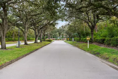 View/Area - 6197 SE Riverboat Dr, Stuart, FL 34997 photo 3 of 12