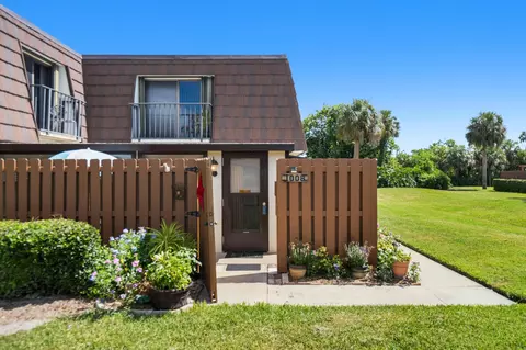Exterior - 6197 SE Riverboat Dr, Stuart, FL 34997 photo 1 of 8