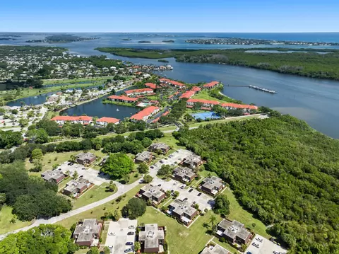 View/Area - 6197 SE Riverboat Dr, Stuart, FL 34997 photo 2 of 12