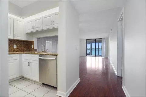 109 Lake Emerald Dr #110, Oakland Park, FL 33309