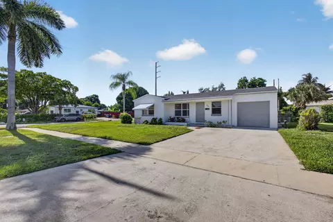 304 Cypress Dr, Lake Park, FL 33403