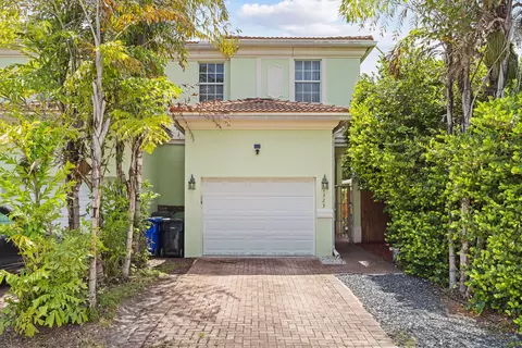 1323 NE 5th Ter #1323, Fort Lauderdale, FL 33304
