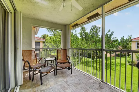 12447 Crystal Pointe Dr #201, Boynton Beach, FL 33437