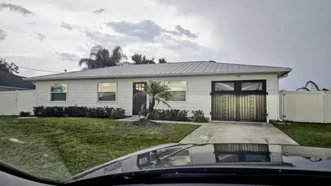 528 SW Ryan Ave, Port Saint Lucie, FL 34953