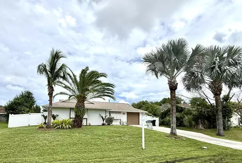 637 SW Granadeer St, Port Saint Lucie, FL 34983