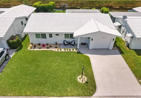 2390 SW 14th Ave, Boynton Beach, FL 33426