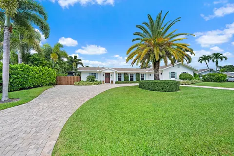 Exterior - 215 Golfview Dr, Tequesta, FL 33469 photo 1 of 6