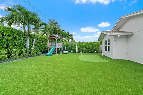 Exterior - 215 Golfview Dr, Tequesta, FL 33469 photo 3 of 6