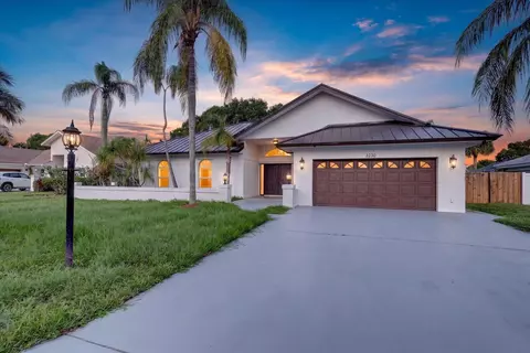 3230 Alexander Ct, Palm City, FL 34990