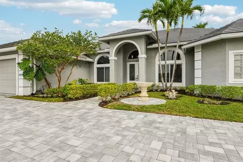 1919 S Club Dr, Wellington, FL 33414
