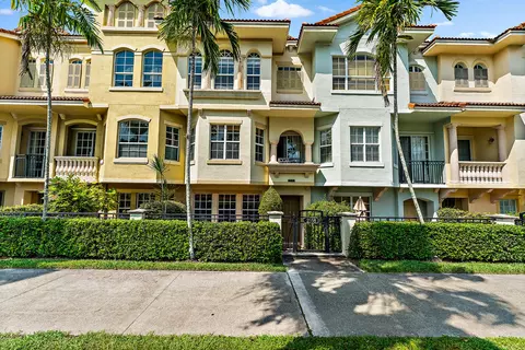2558 Gardens Pkwy, Palm Beach Gardens, FL 33410