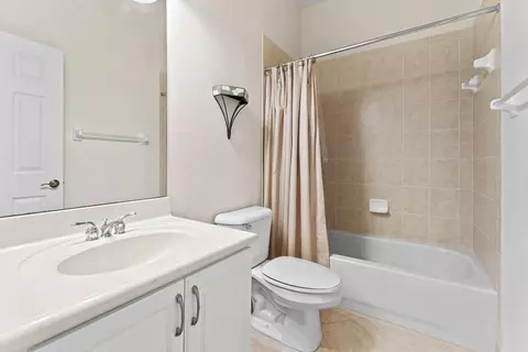Bath - 118 Seagrape Dr #107, Jupiter, FL 33458 photo 3 of 3