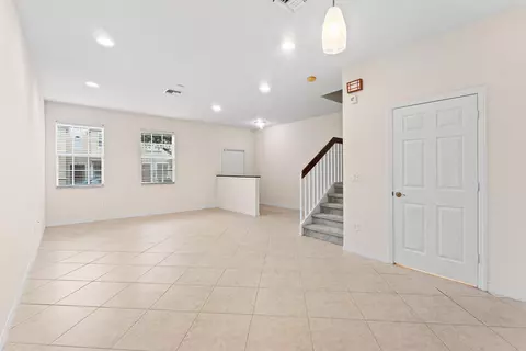 Living - 118 Seagrape Dr #107, Jupiter, FL 33458 photo 2 of 3