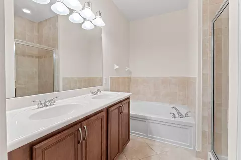 Bath - 118 Seagrape Dr #107, Jupiter, FL 33458 photo 1 of 3