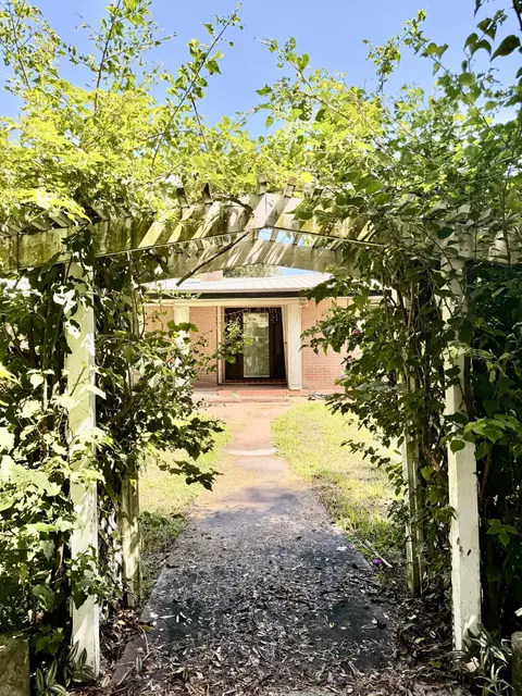 Exterior - 301 SE 5th St, Okeechobee, FL 34974 photo 7 of 9
