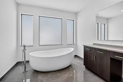 Bath - 8215 Crystal Downs Ave, Boca Raton, FL 33434 photo 8 of 8