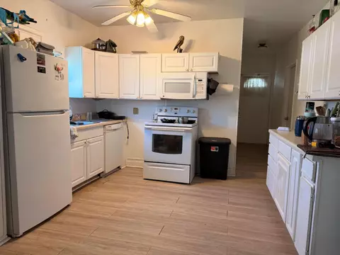 Kitchen - 401 SE 4th Ave, Okeechobee, FL 34974 photo 1 of 1