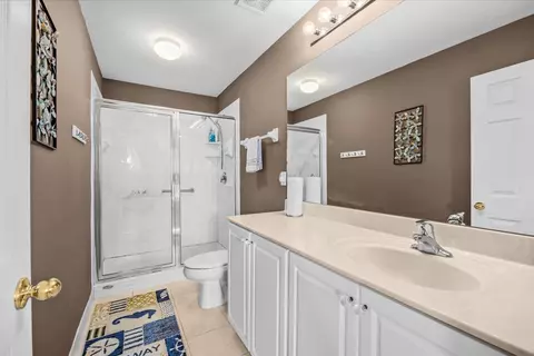 Bath - 2781 SE Birmingham Dr, Stuart, FL 34994 photo 2 of 3