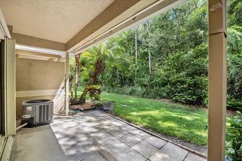 Exterior - 2781 SE Birmingham Dr, Stuart, FL 34994 photo 2 of 7