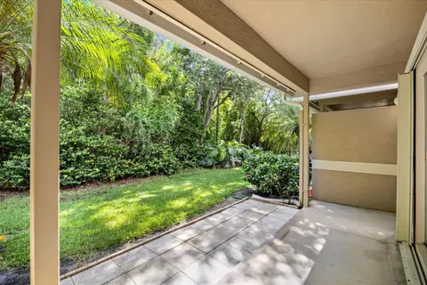 Exterior - 2781 SE Birmingham Dr, Stuart, FL 34994 photo 3 of 7