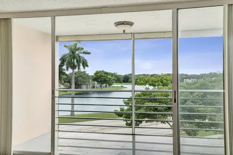 9480 Tangerine Pl #402, Davie, FL 33324