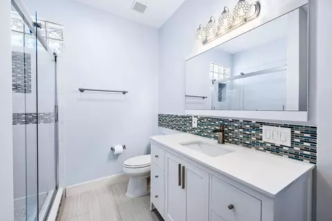 Bath - 123 Augusta Ct, Jupiter, FL 33458 photo 4 of 6