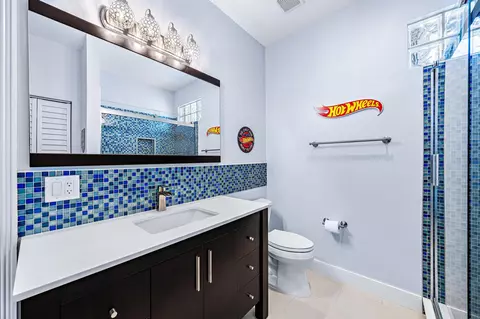 Bath - 123 Augusta Ct, Jupiter, FL 33458 photo 5 of 6