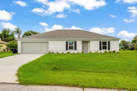 2386 SE Manor Ave, Port Saint Lucie, FL 34952