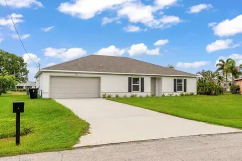 2386 SE Manor Ave, Port Saint Lucie, FL 34952
