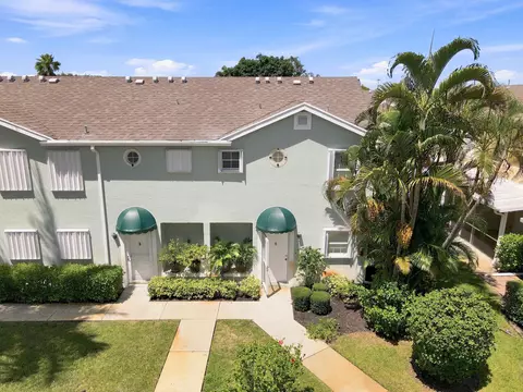 211 Waterside Dr, Hypoluxo, FL 33462