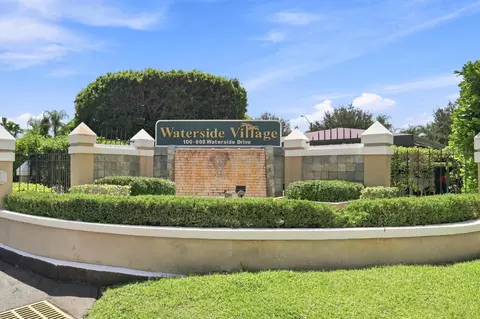 211 Waterside Dr, Hypoluxo, FL 33462