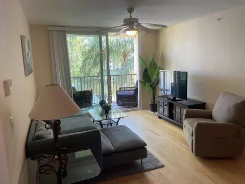 712 Villa Cir, Boynton Beach, FL 33435
