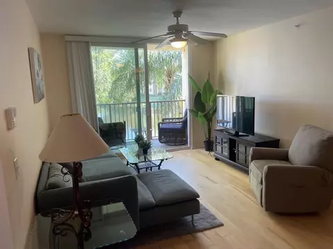 712 Villa Cir, Boynton Beach, FL 33435