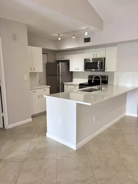 2640 S University Dr #305, Davie, FL 33328