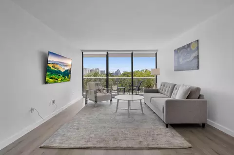 3701 N Country Club Dr #404, Aventura, FL 33180