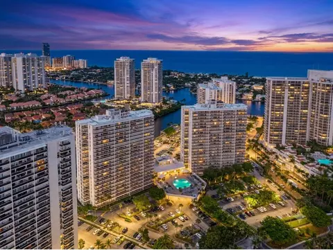 3701 N Country Club Dr #404, Aventura, FL 33180