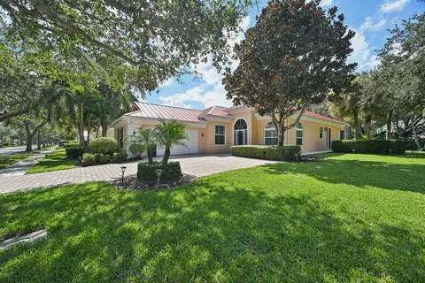 Exterior - 9400 SW Wedgewood Ln, Stuart, FL 34997 photo 2 of 5