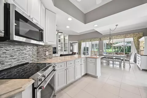 Kitchen - 9400 SW Wedgewood Ln, Stuart, FL 34997 photo 3 of 4