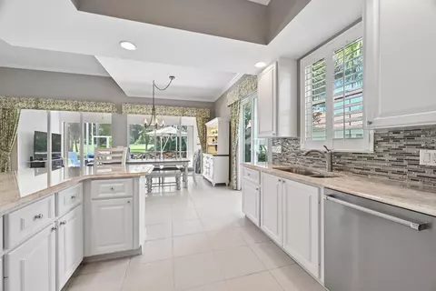 Kitchen - 9400 SW Wedgewood Ln, Stuart, FL 34997 photo 4 of 4