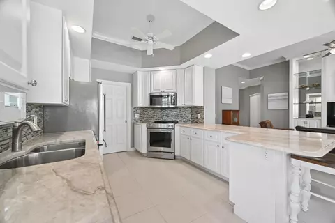 Kitchen - 9400 SW Wedgewood Ln, Stuart, FL 34997 photo 1 of 4